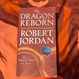 The Dragon Reborn - Red Paperback (The Wheel of Time, Book Three)